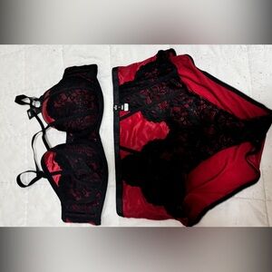 Torrid push up strapless bra size 44D panty size 2 selling brand new.